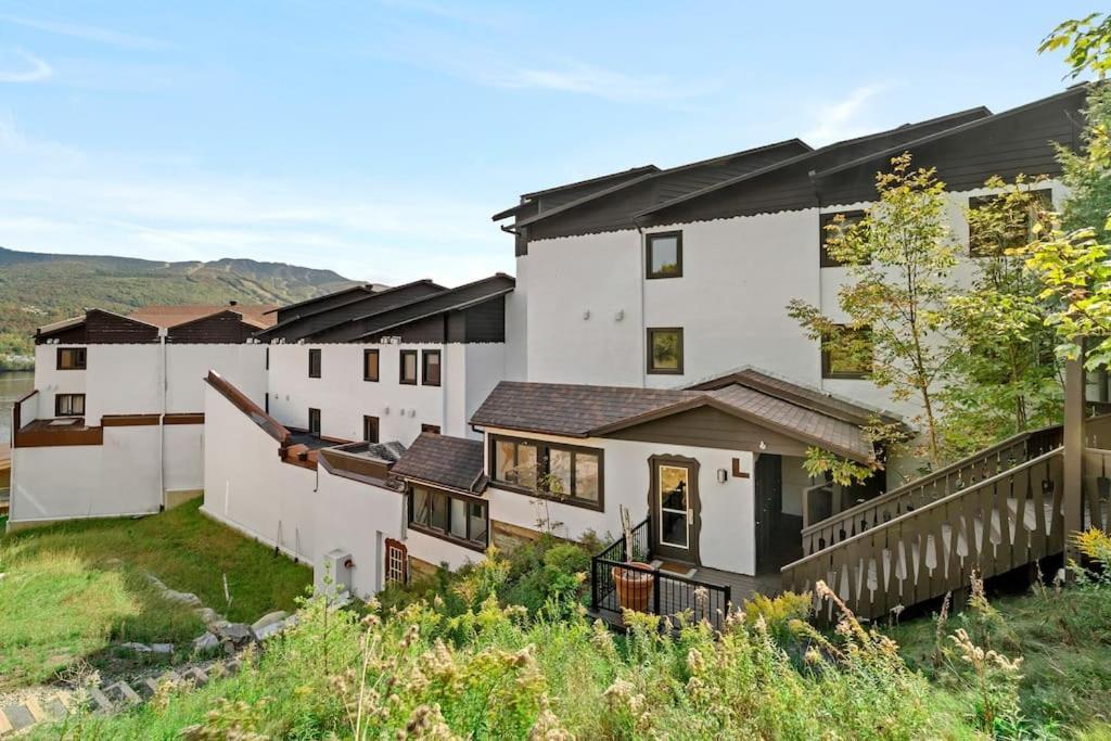 מונט טרמבלאנט Chic Mt-Tremblant Condo With View On The Lake By Denstays מראה חיצוני תמונה