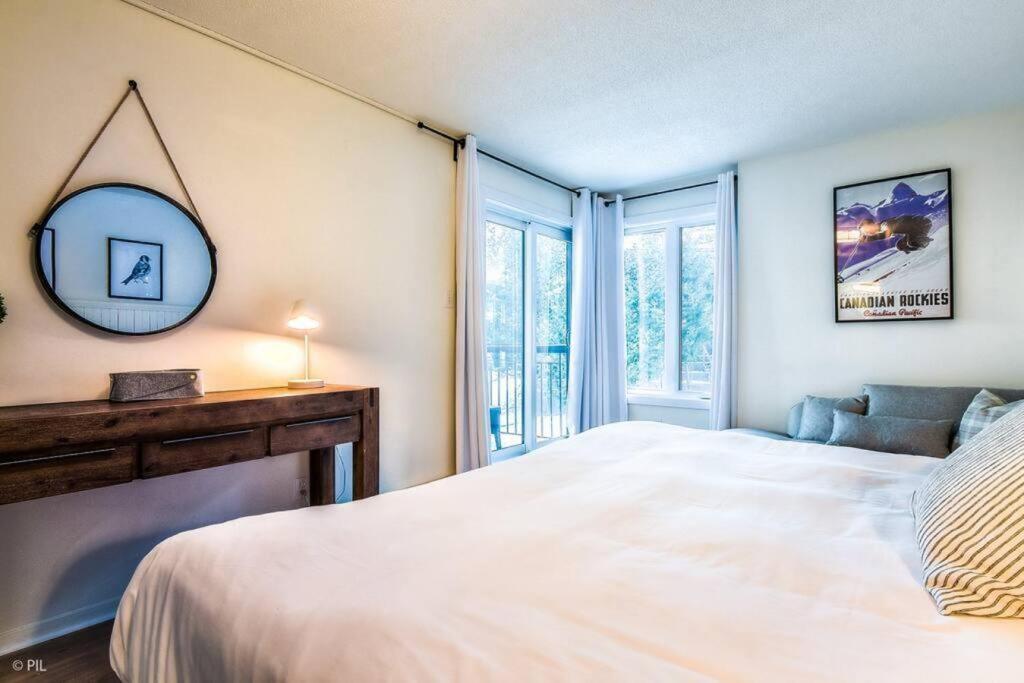 מונט טרמבלאנט Chic Mt-Tremblant Condo With View On The Lake By Denstays מראה חיצוני תמונה