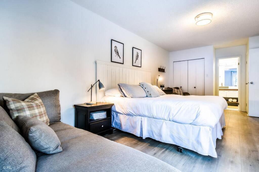 מונט טרמבלאנט Chic Mt-Tremblant Condo With View On The Lake By Denstays מראה חיצוני תמונה
