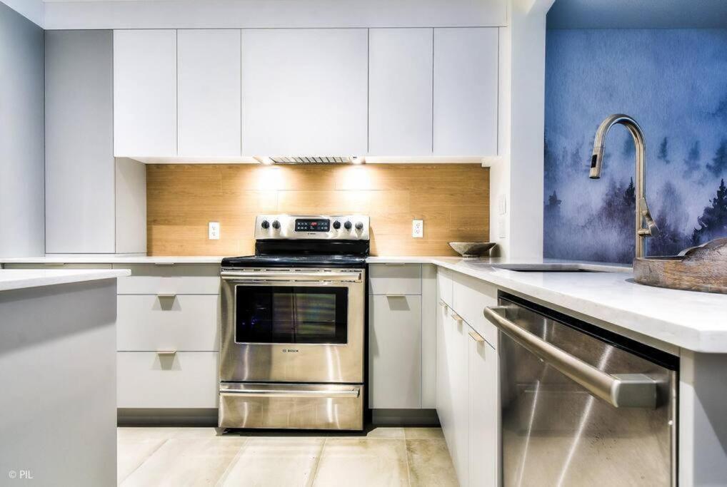 מונט טרמבלאנט Chic Mt-Tremblant Condo With View On The Lake By Denstays מראה חיצוני תמונה